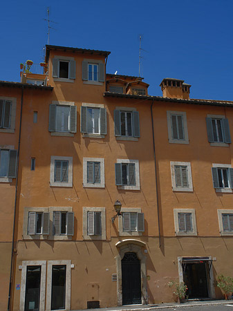 Piazza S. Salvatore di Lauro Foto 