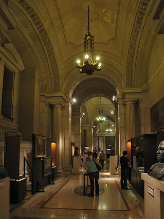Gang im Museum Fotos