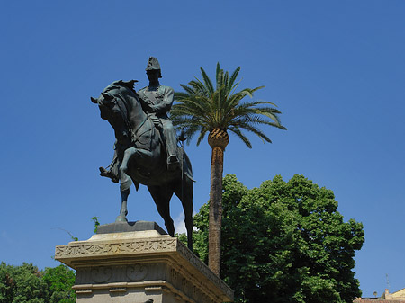 Fotos Statue von Carlo Alberto | Rom