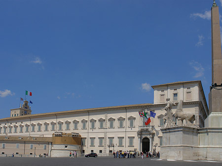 Quirinalspalast mit Obelisk Fotos