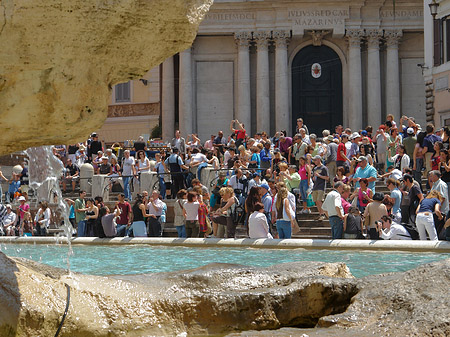 Menschen am Brunnen Fotos